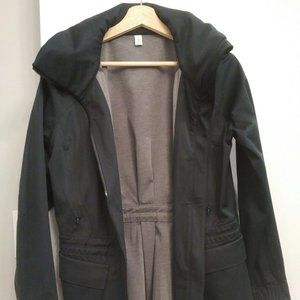 Lululemon raincoat in forest green. Size 6